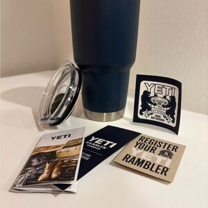 YETI Navy Rambler with Clear Lid BRAND NEW🔥
